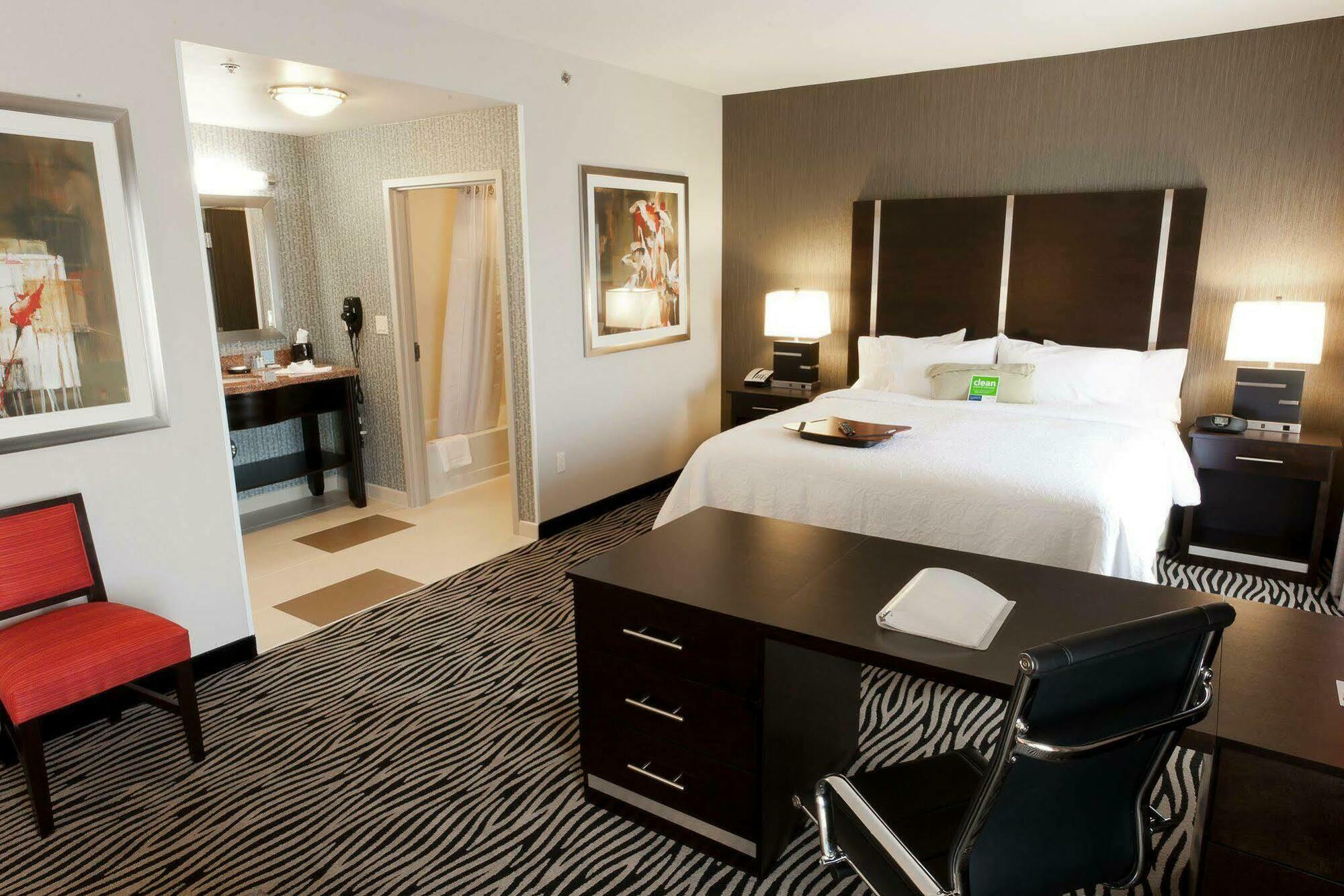 Hampton Inn And Suites Tulsa Central Room photo